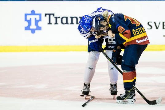 Djurgårdens Alice Östensson och Leksands Kajsa Armborg