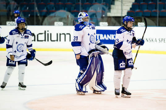 Leksands målvakt Julia Åberg deppar med Hanna Sköld
