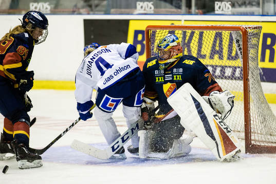 Leksands Wilma Johansson med en målchans framför