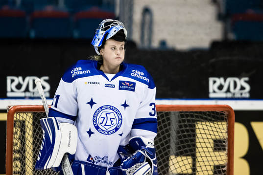 Leksands målvakt Julia Åberg deppar