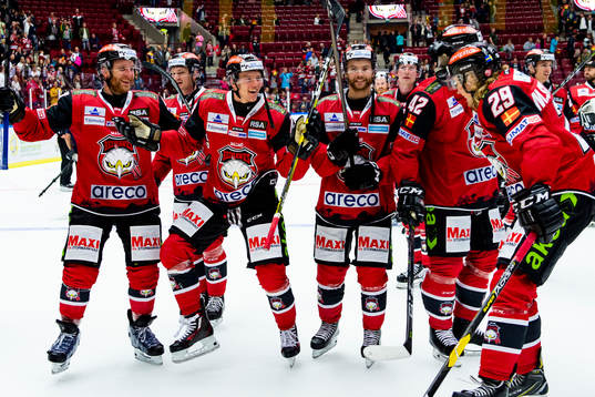 Malmö Redhawks spelare jublar