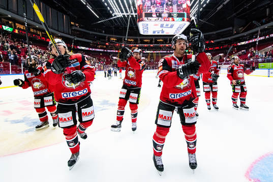 Malmö Redhawks Marcus Sylvegård och Niklas Arell jublar