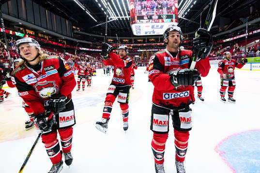Malmö Redhawks Marcus Sylvegård och Niklas Arell jublar