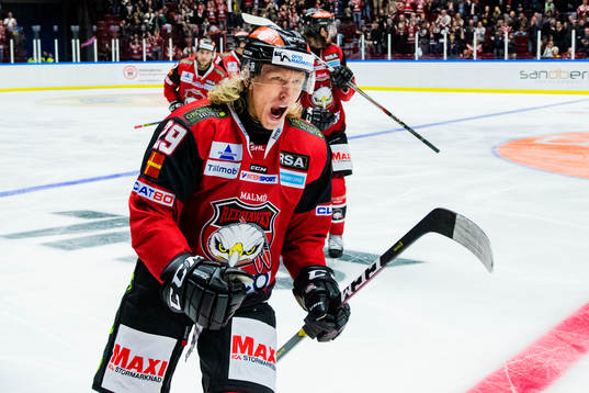 Malmö Redhawks Marcus Sylvegård jublar