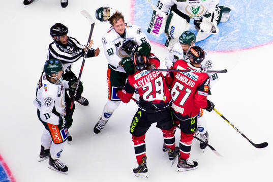 Färjestads Johan Ryno och Malmö Redhawks Marcus Sylvegård