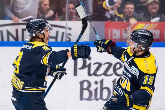 s Didrik Strömberg och Joakim Andersson jublar