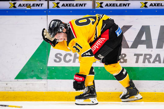 Luleås Austin Farley tar sig för huvudet