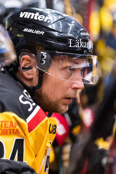 Luleås Johan Harju deppar på bänken