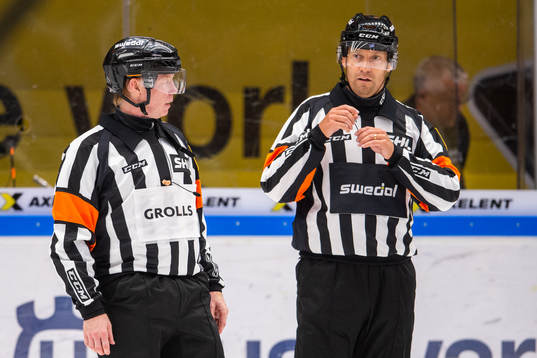 Domarna Sören Persson och Pehr Claesson