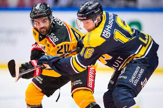 s Markus Ljungh i kamp om pucken