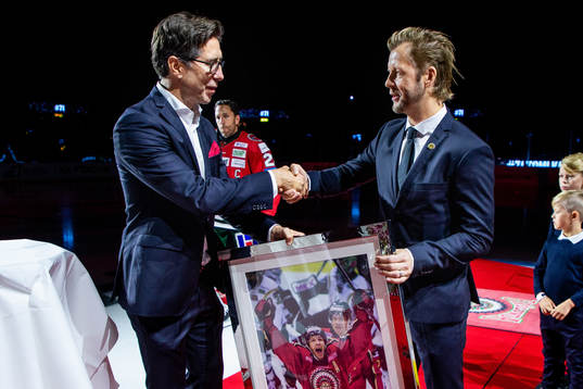 Tomi Kallio hyllas innan ishockeymatchen i SHL mellan