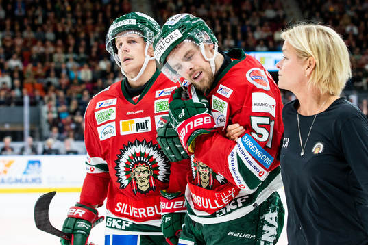 Frölundas Mats Rosseli Olsen lämnar planen