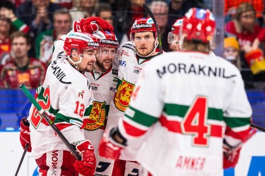Moras spelare jublar