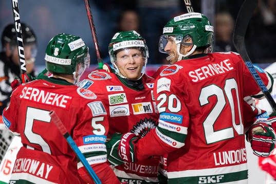 Frölundas Joel Lundqvist jublar ihop med Ryan Lasch och