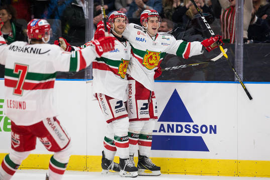 Moras Michael Haga jublar med lagkamrater