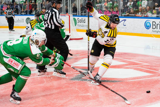 Rögles Linus Sandin och Brynäs Simon Bertilsson