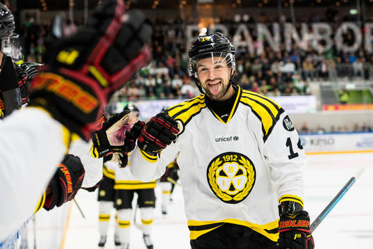 Brynäs Johan Alcén jublar