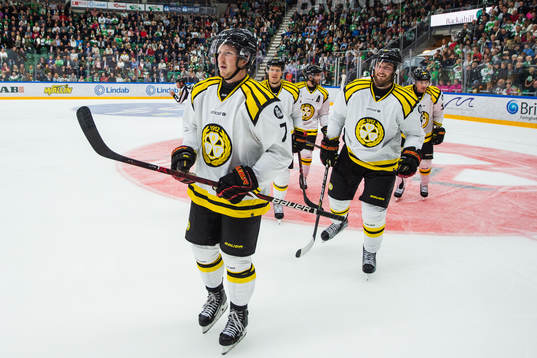 Brynäs Daniel Kristo och målskytten Niclas Andersén