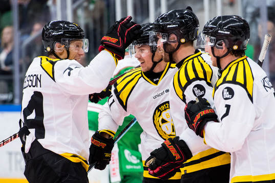 Brynäs spelare jublar