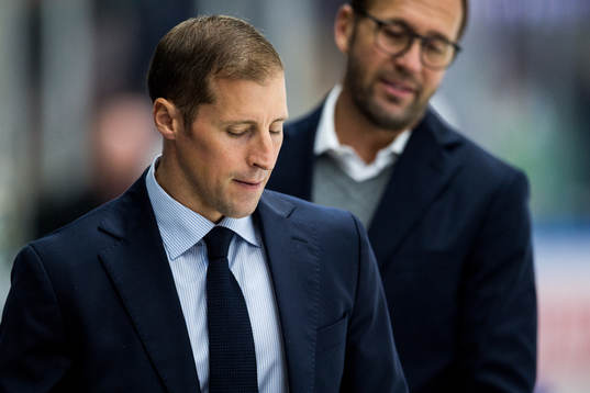 Rögles tränare Cameron Abbott deppar
