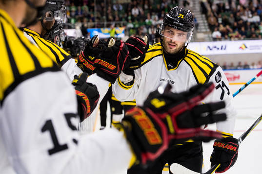 Brynäs Robert Kousal jublar