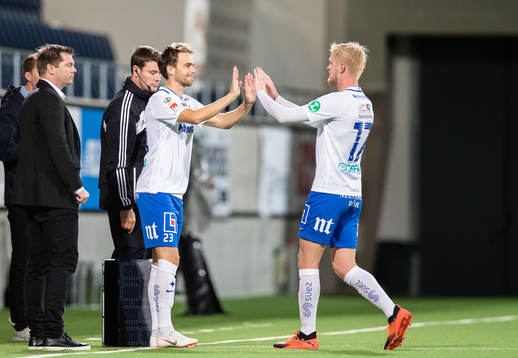 Norrköpings Kalle Holmberg byter med inhopparen Andreas