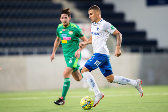Norrköpings Jordan Larsson med boll
