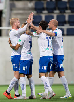 Norrköpings Kalle Holmberg (v) gör 0-2 och jublar med