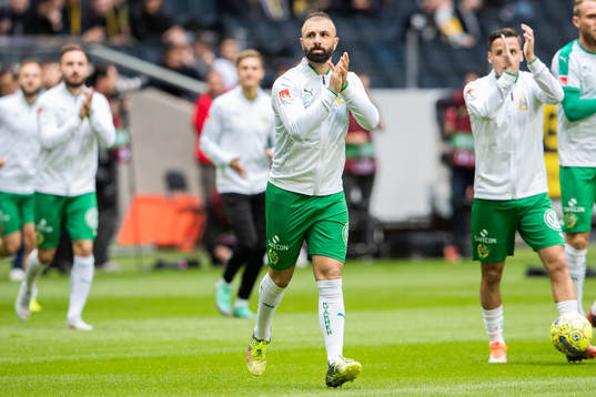 Hammarbys Kennedy Bakircioglu innan fotbollsmatchen i