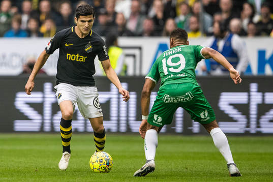 s Tarik Elyounoussi och Hammarbys Serge-Junior Martinsson