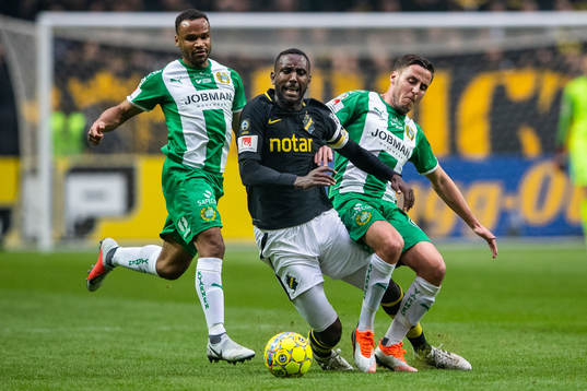 s Henok Goitom mot Hammarbys Serge-Junior Martinsson
