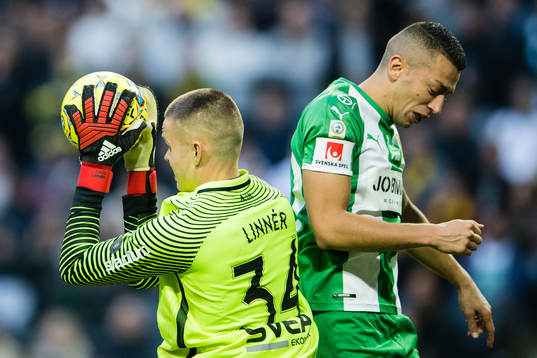 s målvakt Oscar Linnér och Hammarbys Nikola Djurdjic