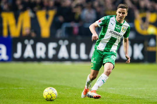 Hammarbys Jeppe Andersen med bollen
