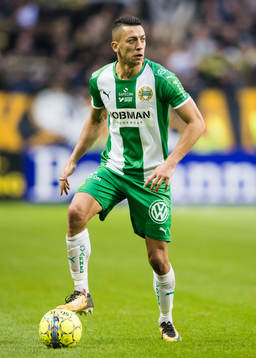 Hammarbys Nikola Djurdjic med bollen