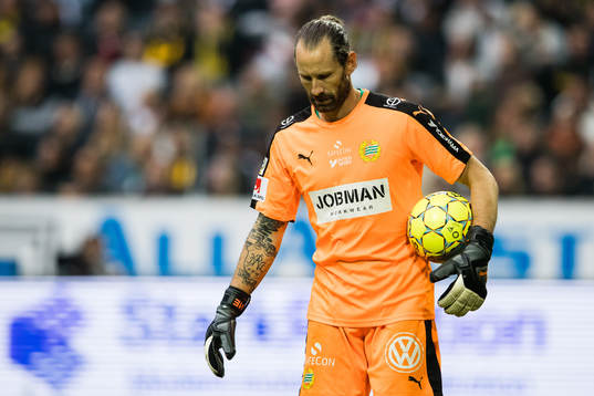 Hammarbys målvakt Johan Wiland deppar