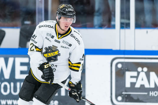 s Max Lindholm