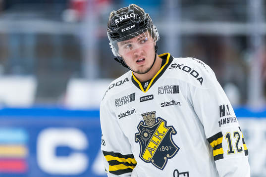 s Max Lindholm