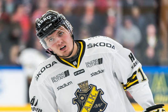 s Max Lindholm
