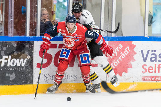 s Max Lindholm