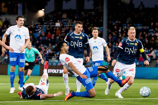 Martin Rønning Ovenstad of Strømsgodset brings down Etzaz