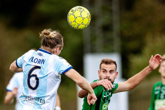 Varbergs Albert Ejupi mot Gefles Jesper Florén