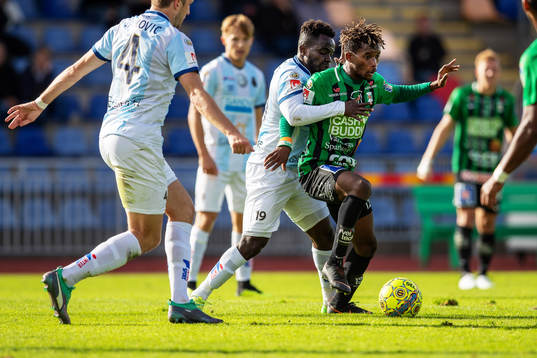 Varbergs Adama Fofana mot Gefles Isaac Shaze