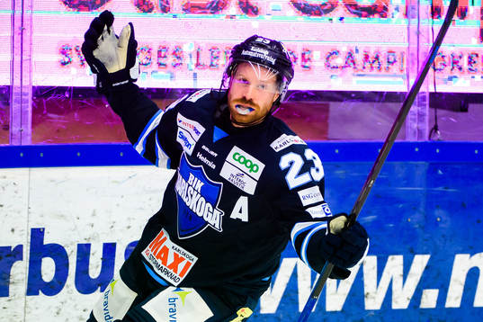Karlskogas Fredrik Höggren jublar
