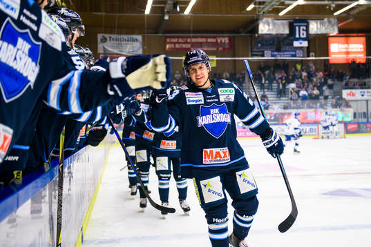 Karlskogas Oliver Eklind jublar