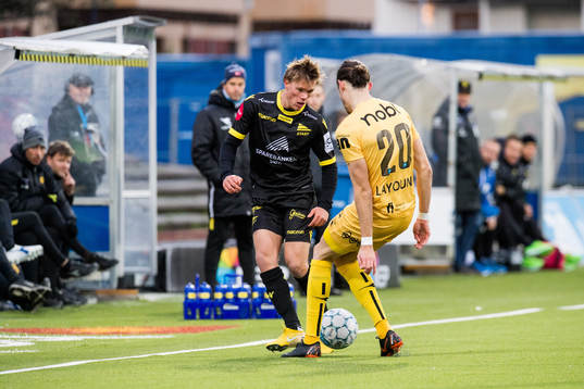 Eirik Wichne of Start and Amor Layoni of Bodø/Glimt