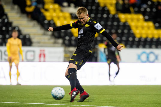 Elliot Käck of Start shoots to score the 1-1 goal