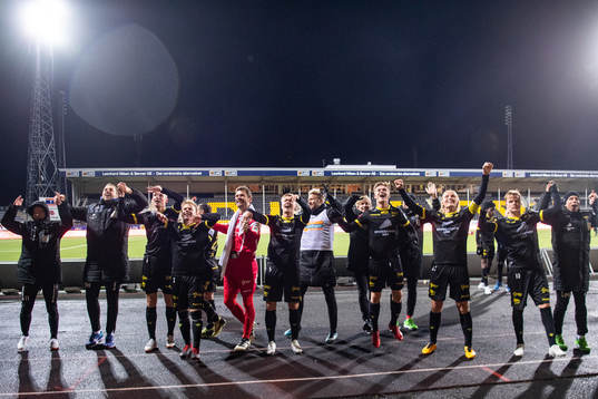 Players of Start celebrates