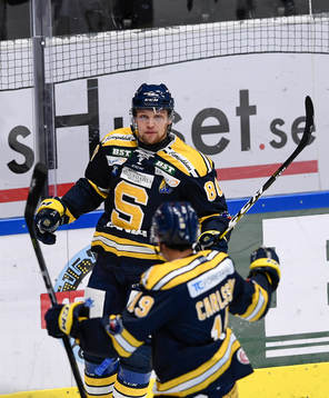 Södertäljes Ludwig Blomstrand jublar med Lucas Carlsson