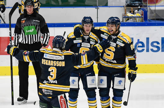 Södertäljes Jacob Spångberg jublar