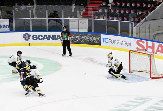 Södertäljes Mikael Ahlén gör 4-1 bakom Panterns